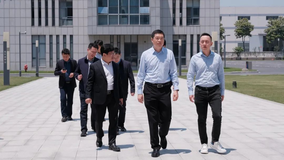 “萬億之城